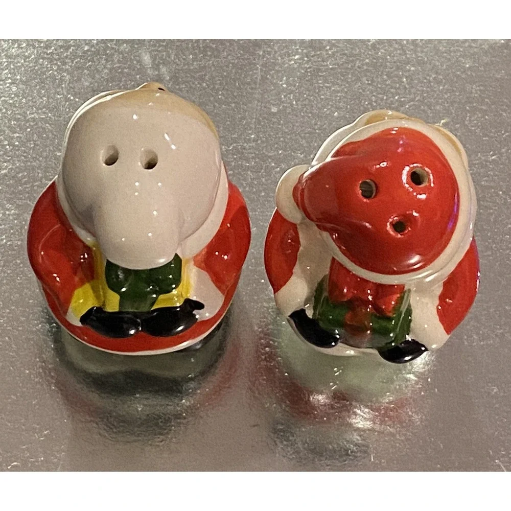 Ceramic Kissing Santa and Mrs Claus Salt and Pepper Shakers Set Vintage